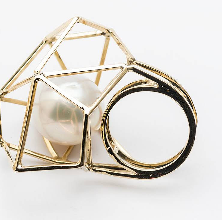 Aerei - Anello in oro 18 kt e perla australiana.