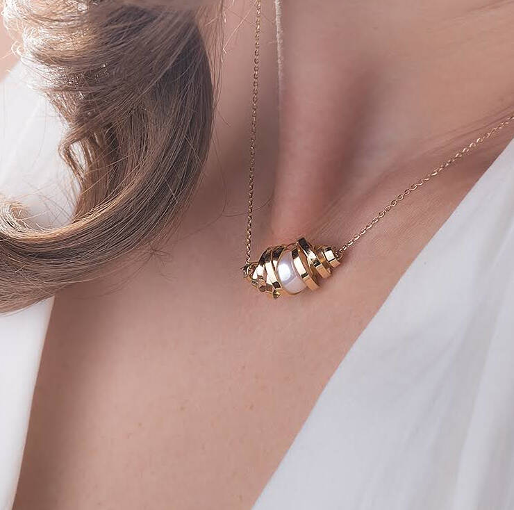 Nastri - Collana in oro 18 kt e perla giapponese